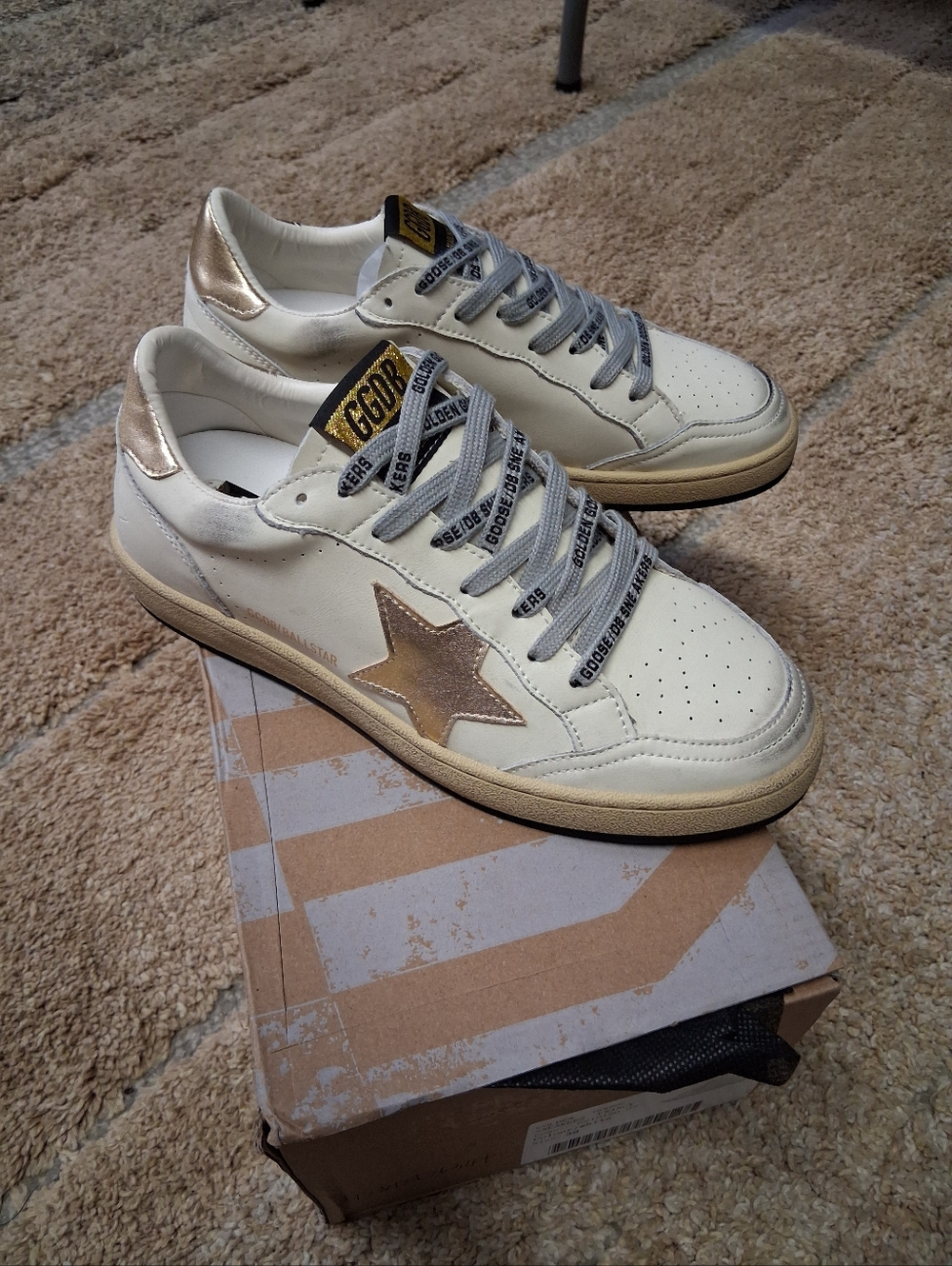 NWT Golden Goose White Leather Sneakers with Gold Star
